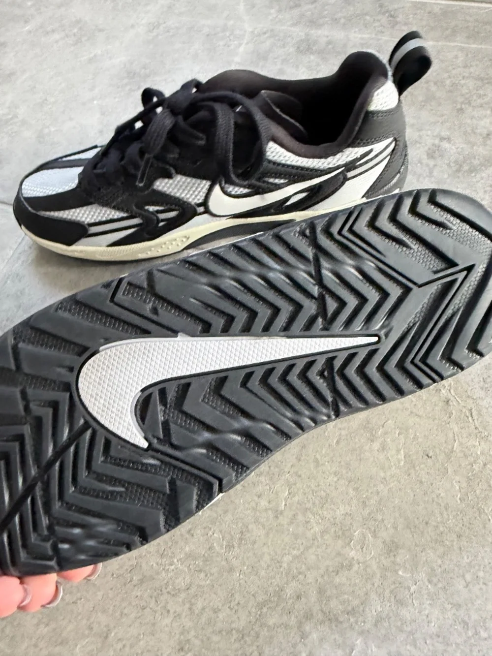 Nike Jam Black White Sneakers Size 7.5